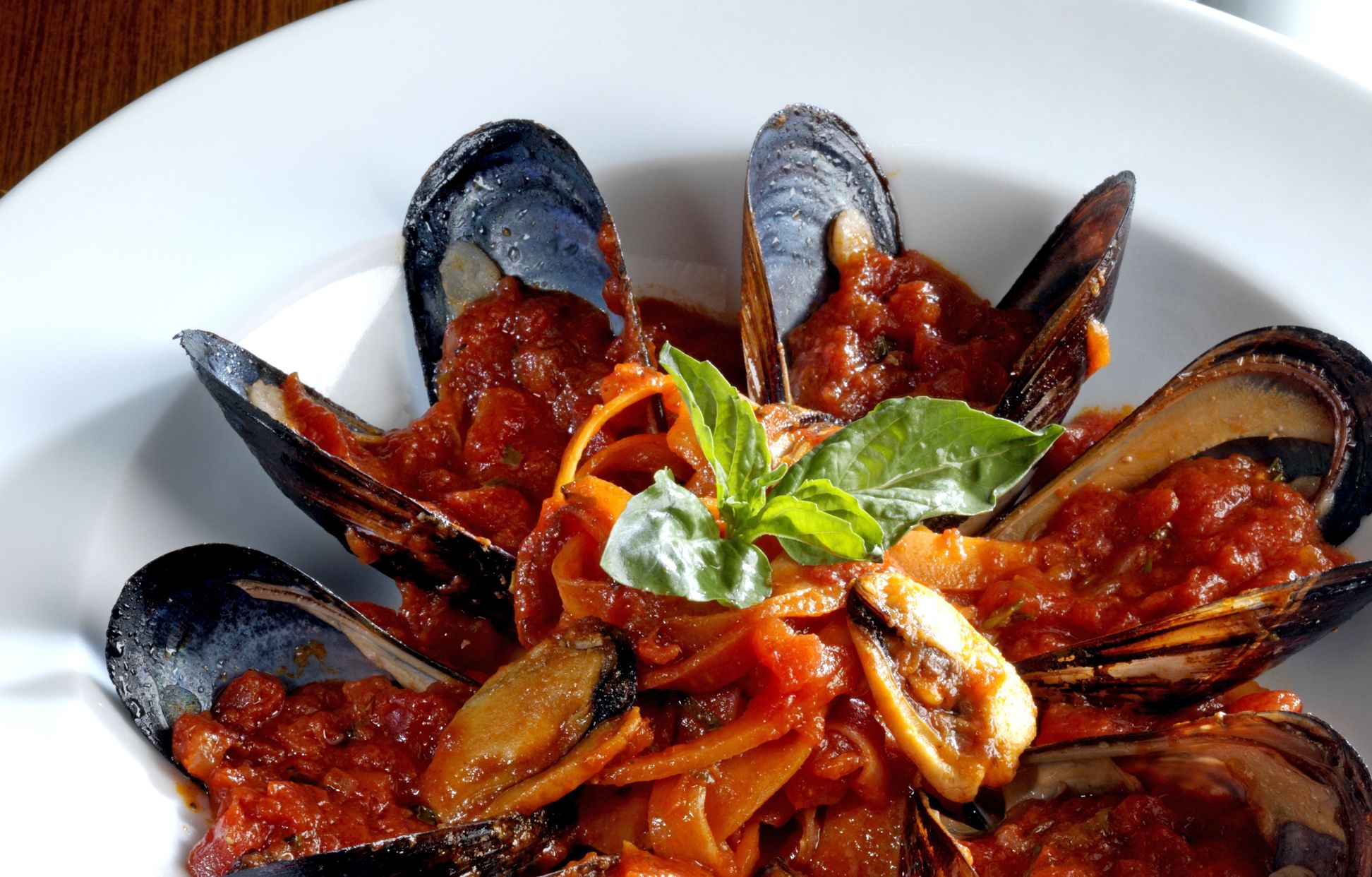 Moules au vin blanc et à la tomate Recette de Moules au vin blanc et