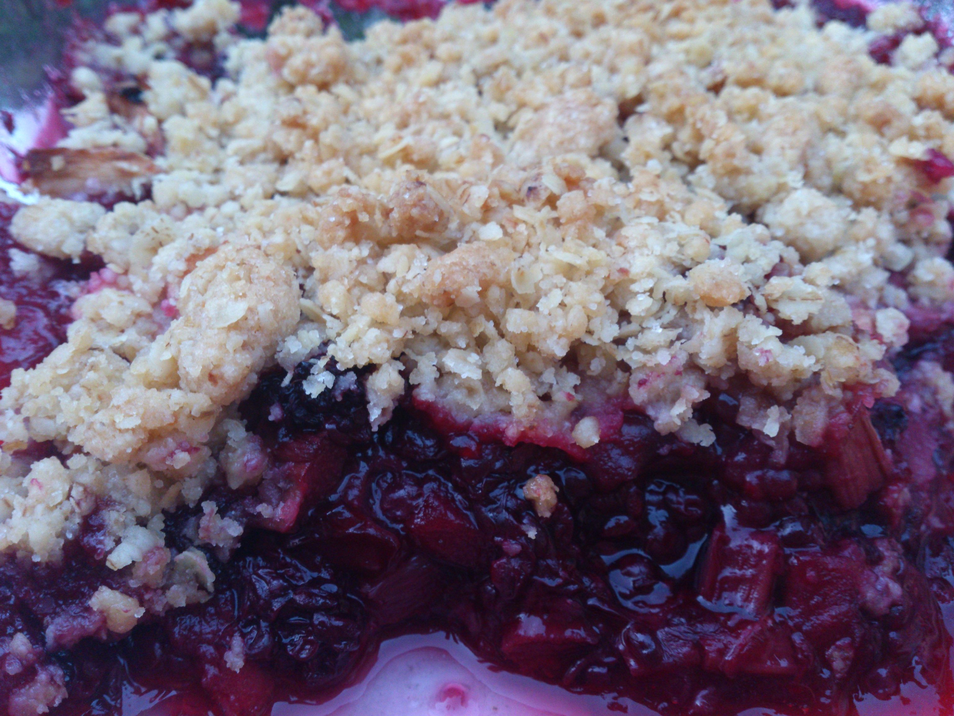 Crumble Aux Mûres Et à La Rhubarbe : Recette De Crumble Aux Mûres Et à ...