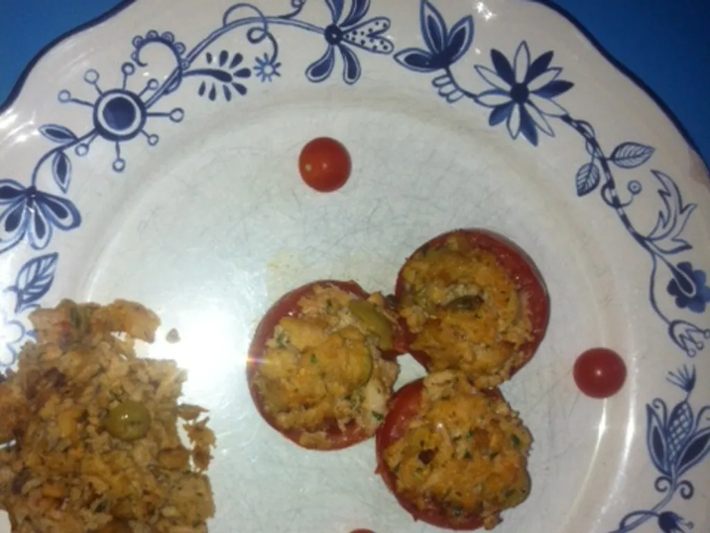 tomates farcies au thon et aux olives
