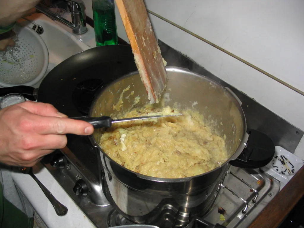 ginouflade (genre de truffade ou aligot mais multi fromage)