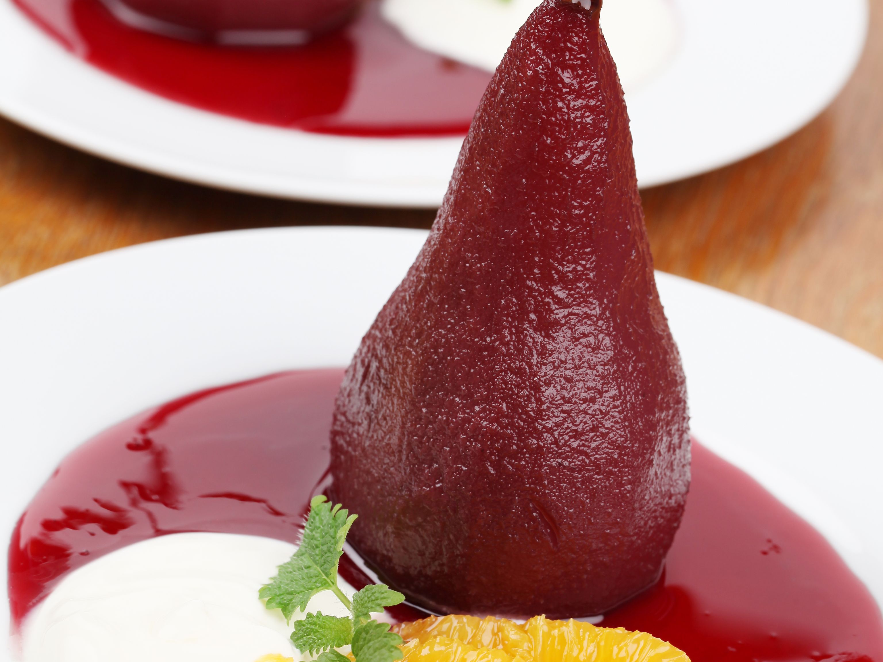 Poires au vin à la crème de cassis Recette de Poires au vin à la