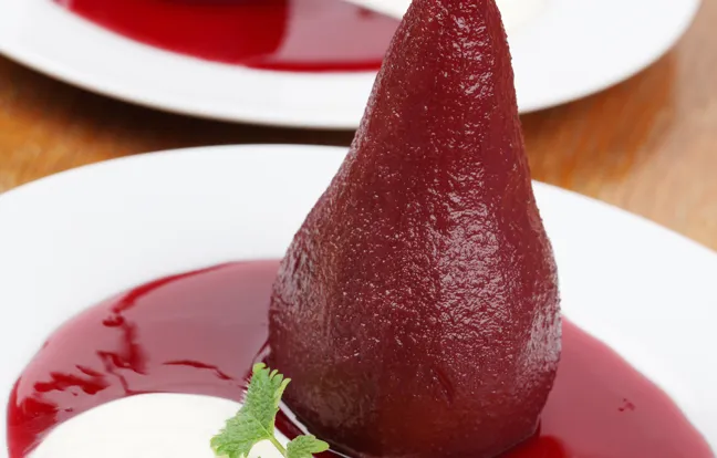 Poires au vin à la crème de cassis
