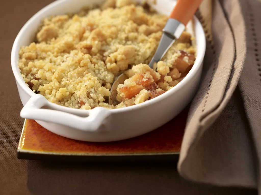 Crumble rhubarbe-abricot : Recette de Crumble rhubarbe-abricot