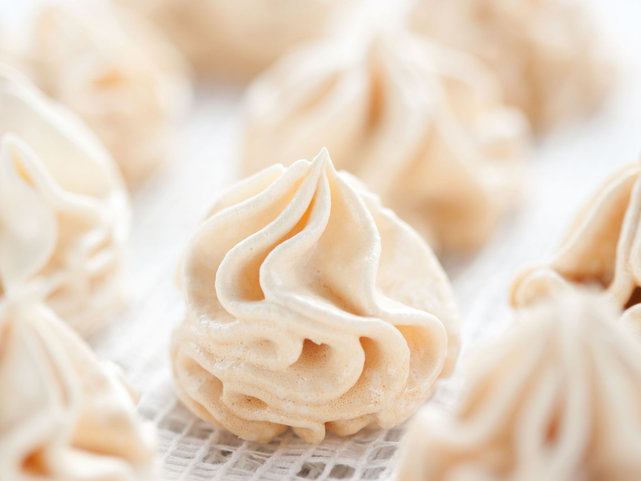 Meringues Bien Sèches : Recette De Meringues Bien Sèches - Marmiton