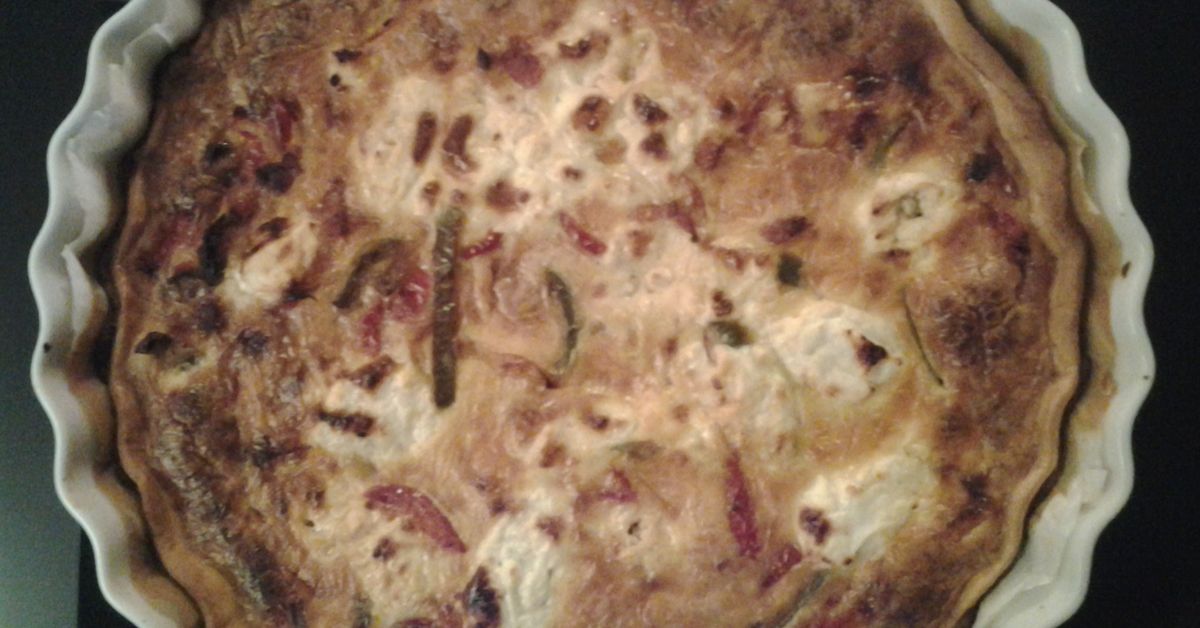 Quiche aux poivrons, lardons et fromage de chèvre frais. recette de
