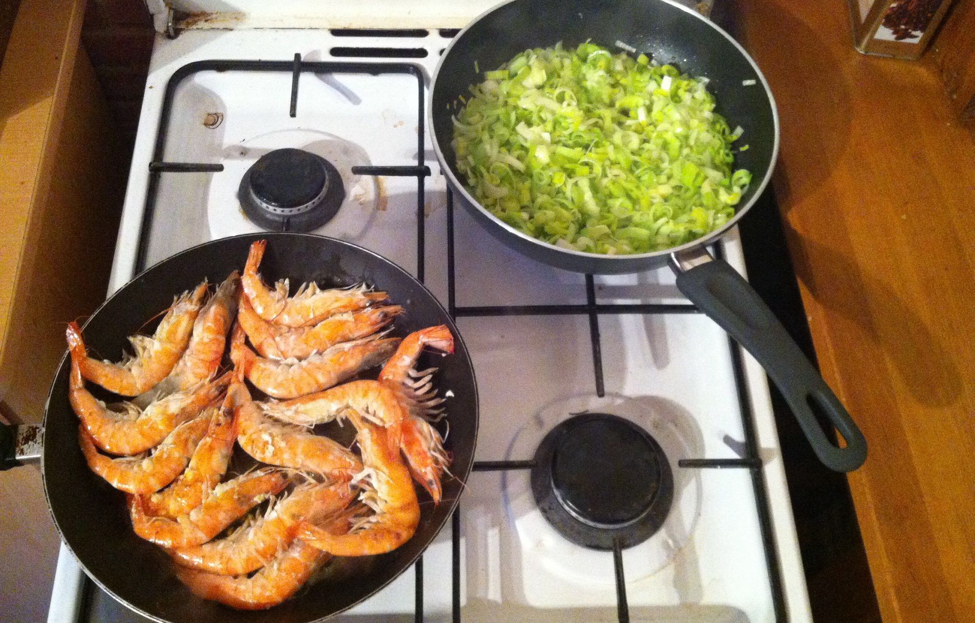 Gambas grillées à la crème aux échalotes et fondue de poireaux
