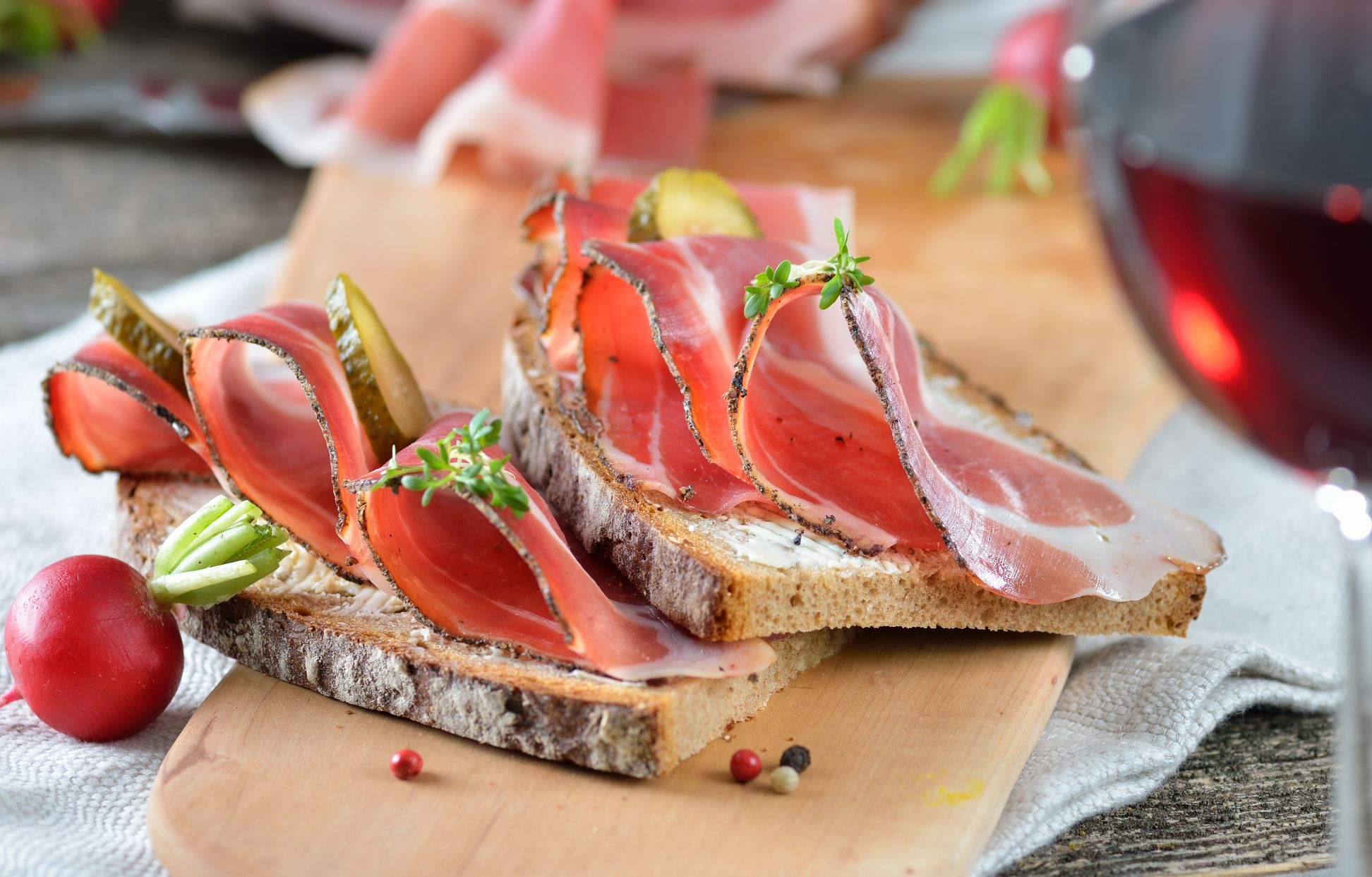 Tartine de chèvre frais et jambon cru : Recette de Tartine de chèvre ...