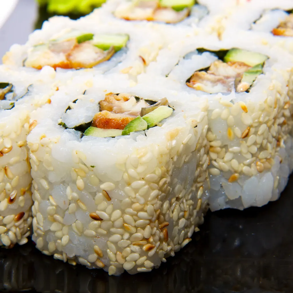 Sushi californien (maki inversé) : Recette de Sushi californien (maki  inversé)
