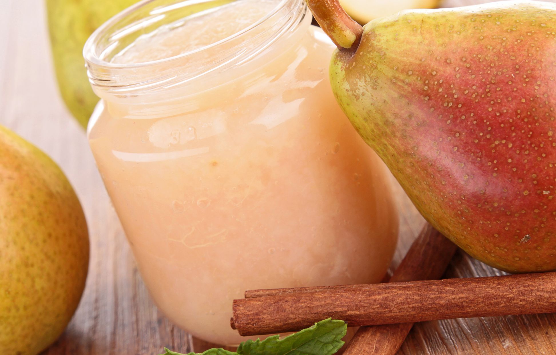 Compote de poires au goût d'amande Recette de Compote de poires au