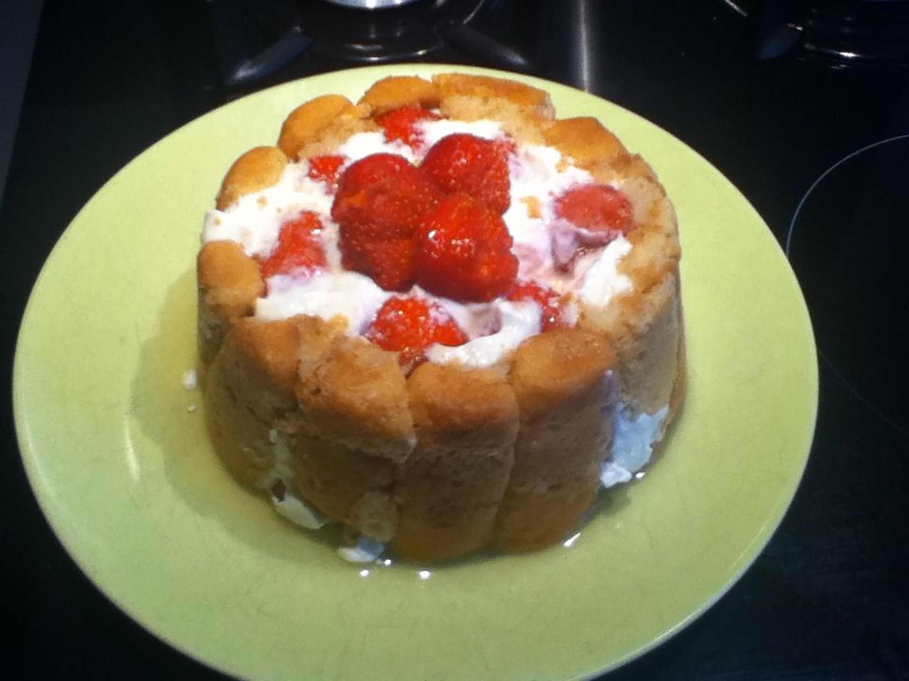 Charlotte aux fraises légère de Nina : Recette de Charlotte aux fraises ...
