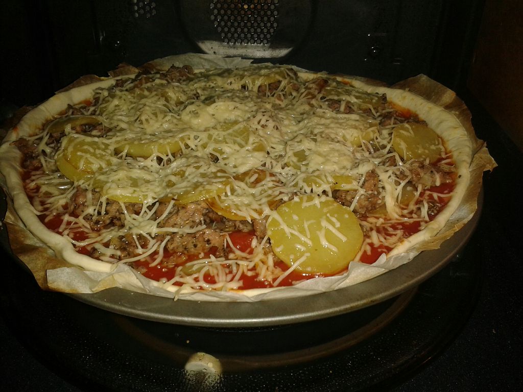 Pizza pomme de terre/chair à saucisse : Recette de Pizza pomme de terre