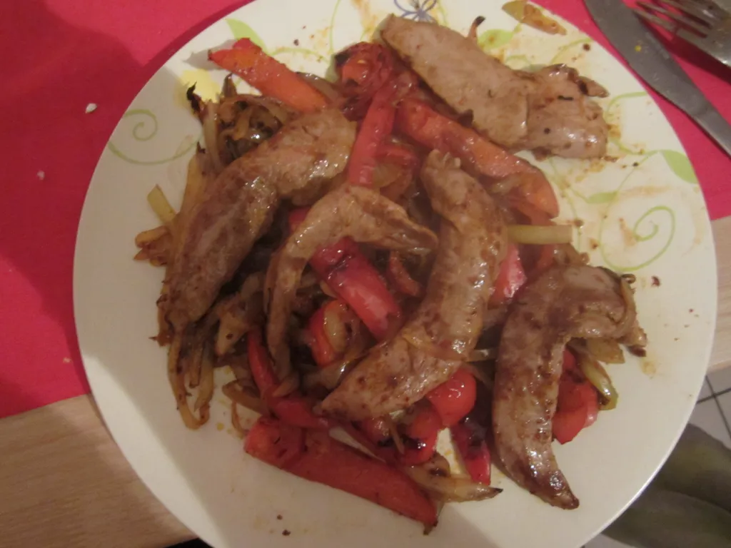 aiguillettes de canard au piment d'espelette et poivrons rouges