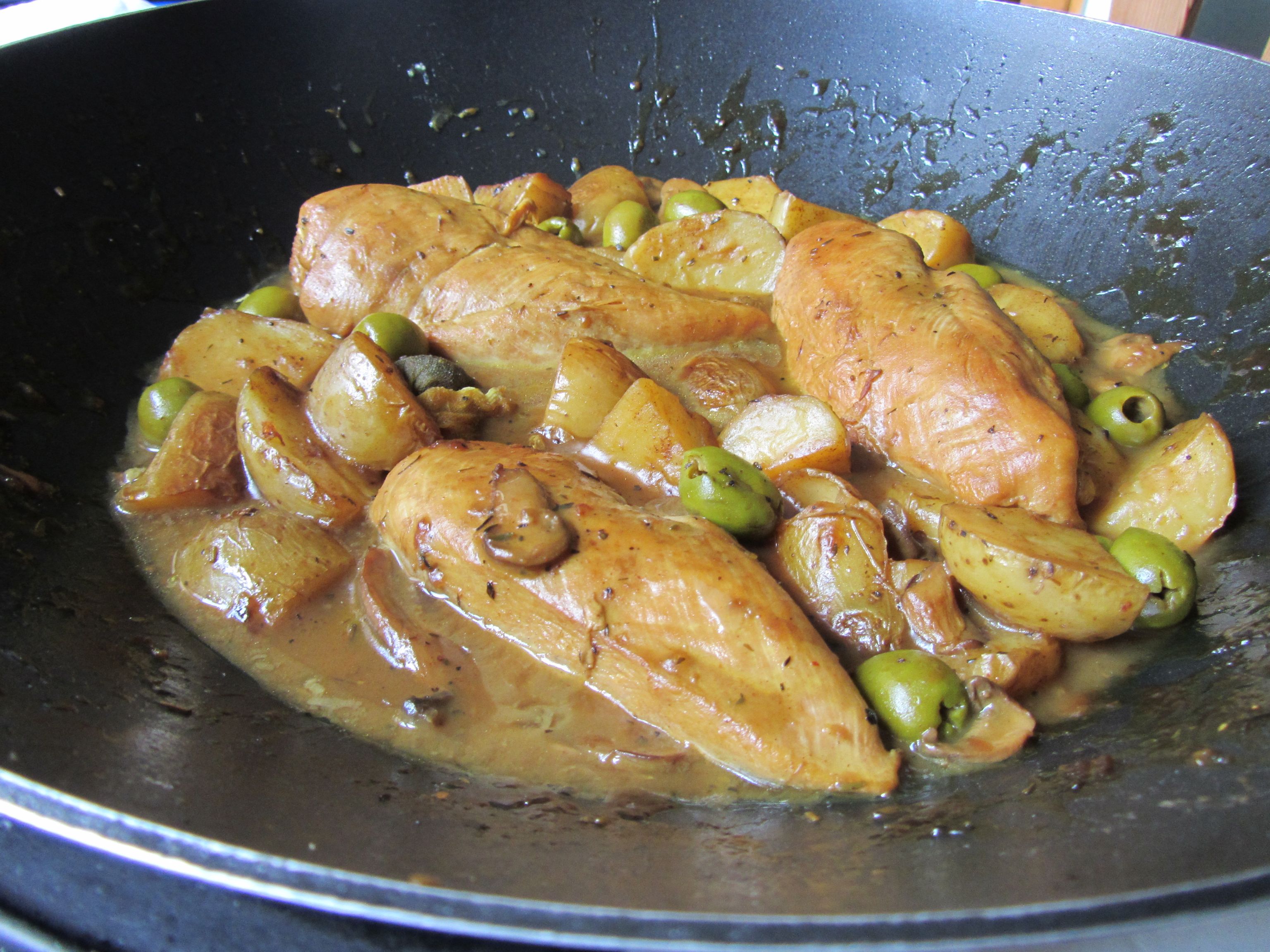 Poulet Au Vin Blanc Et Aux Olives : Recette De Poulet Au Vin Blanc Et ...