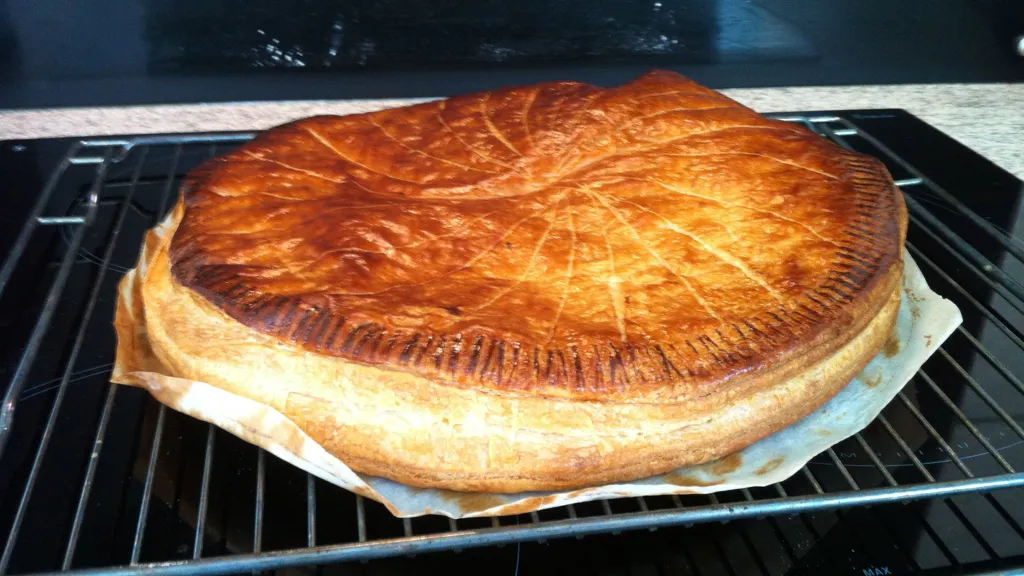 Galette Des Rois A La Creme Frangipane Recette De Galette Des Rois A La Creme Frangipane Marmiton