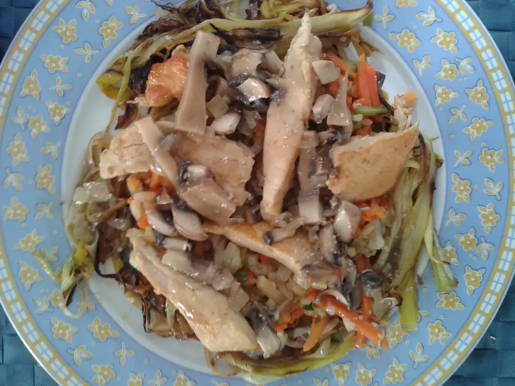 aiguillettes de poulet au nid de légumes
