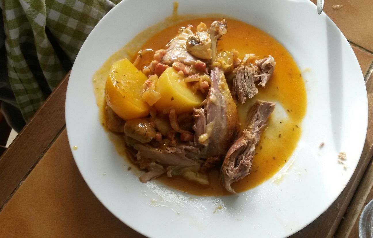 Canette cocotte aux pommes de terre : Recette de Canette cocotte aux