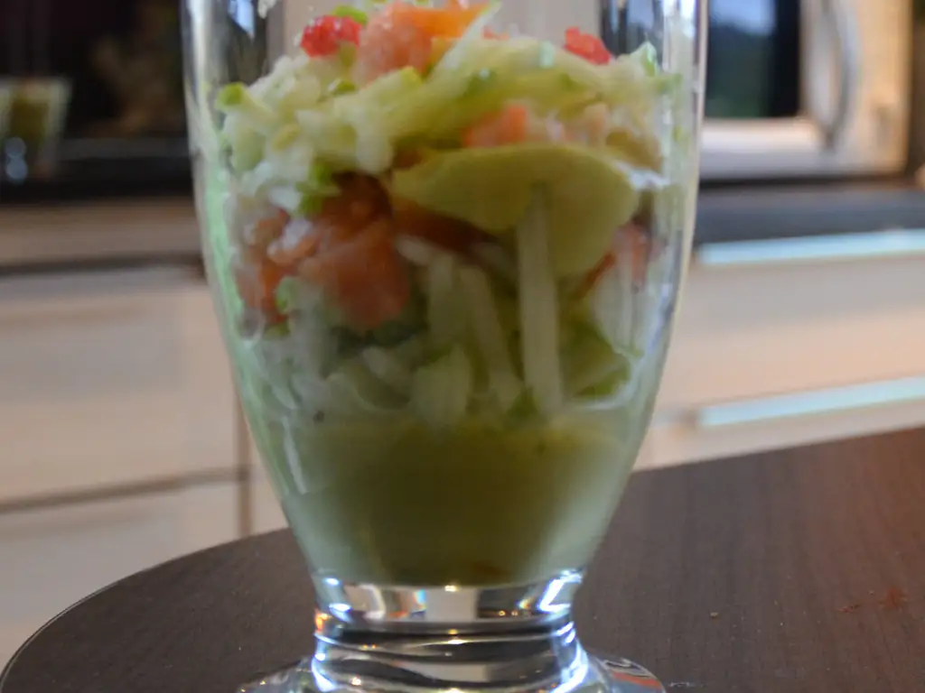 verrine avocat, saumon fumé, crevettes et pomme verte
