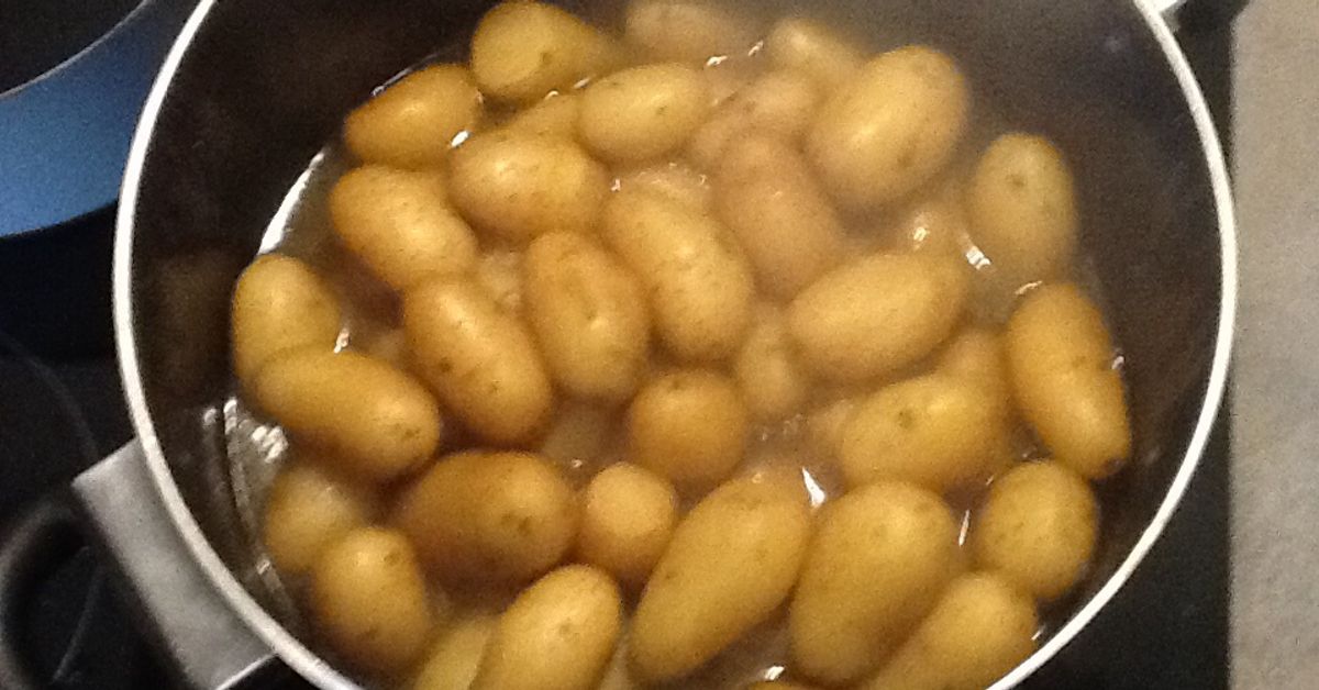 Pommes de terre grenaille à l'ail et au persil : recette de Pommes de