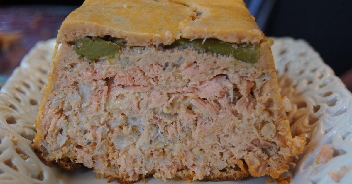 Terrine de poissons, d'écrevisses et d'asperges vertes à la basquaise