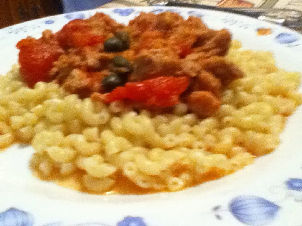 spaghetti tomate, thon, câpres
