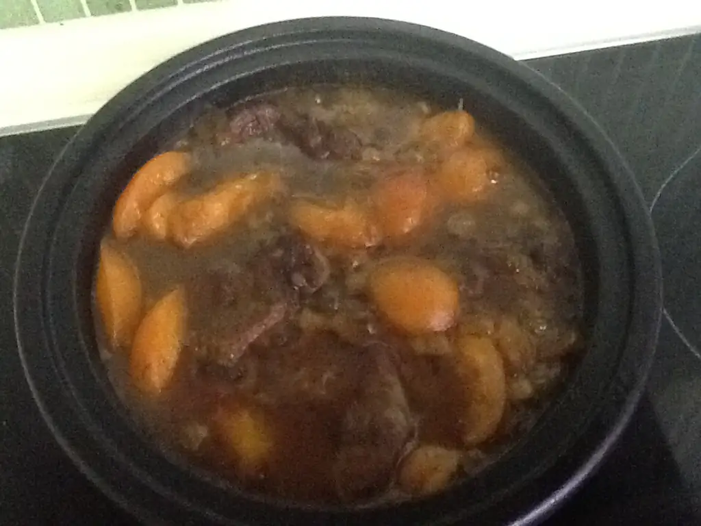 tajine d'agneau au miel et aux fruits secs
