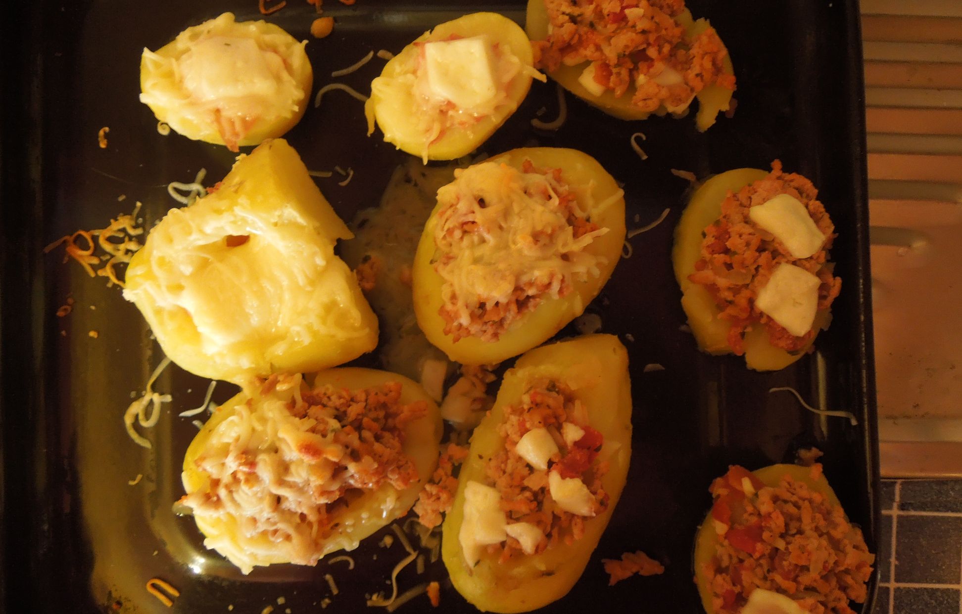 Pommes de terre farcies au jambon et fromage râpé : Recette de Pommes
