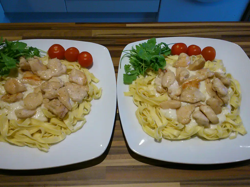 tagliatelles au chèvre et poulet caramélisé