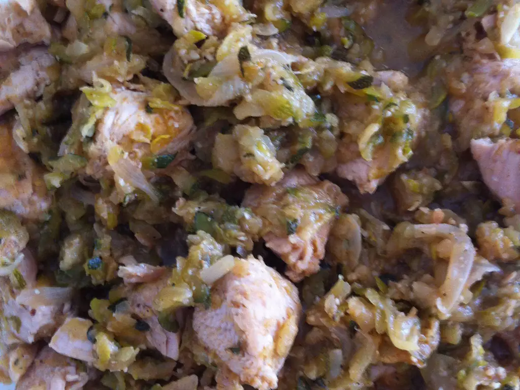 emincé de poulet miel/amandes sur lit de courgettes