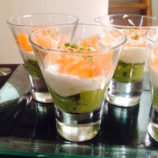 Verrine avocat-truite fumée : Recette de Verrine avocat-truite fumée