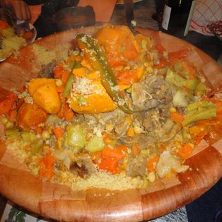Couscous royal (agneau, poulet, merguez) : Recette de ...