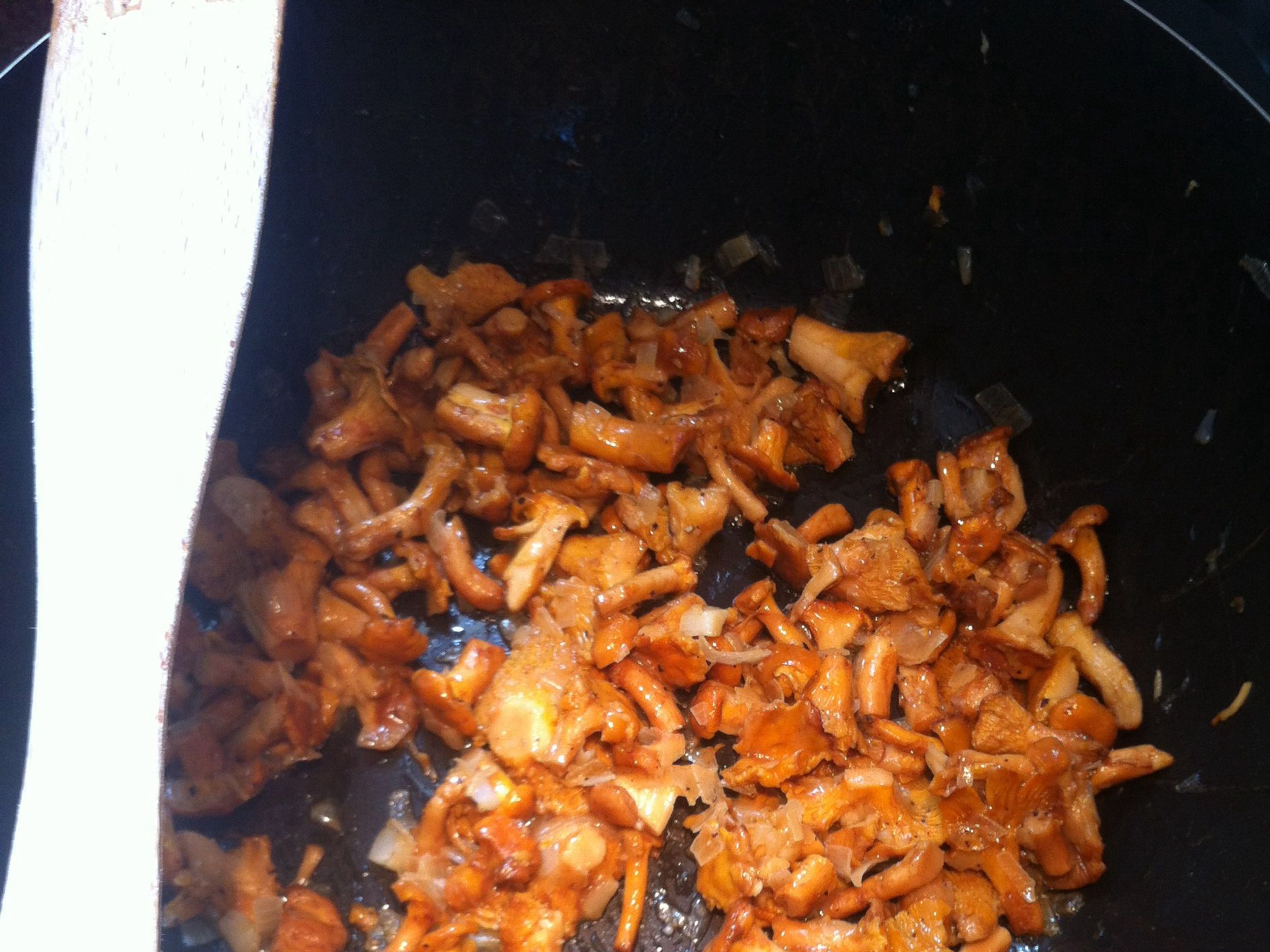 Sauce aux girolles Recette de Sauce aux girolles Marmiton