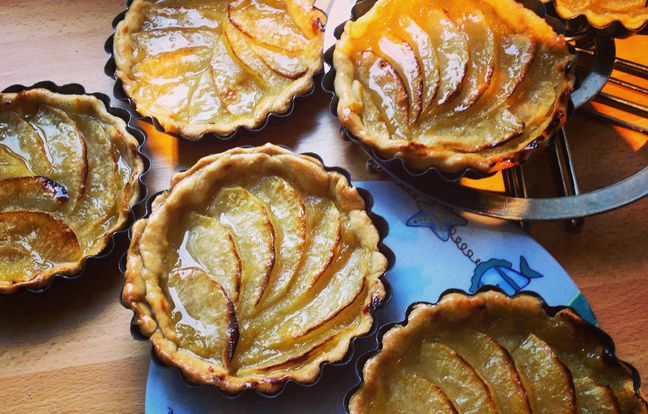 Tartelettes Aux Pommes Sur Compote De Fruits : Recette De Tartelettes ...