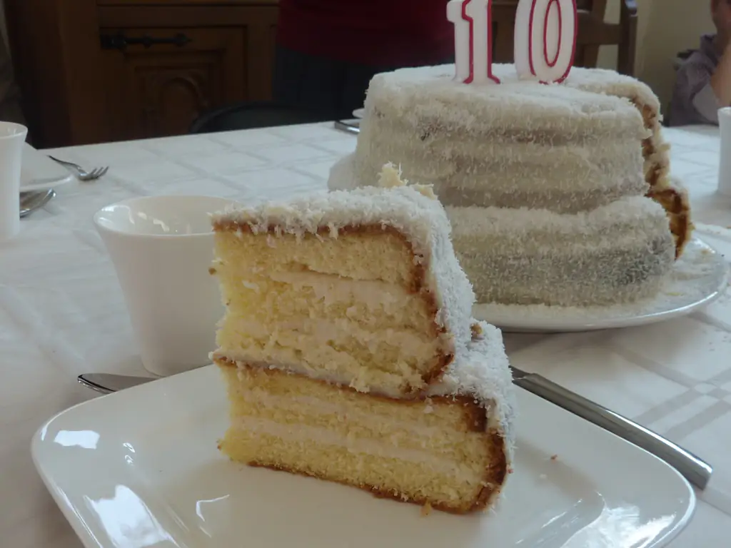 gâteau fourré à la crème de coco