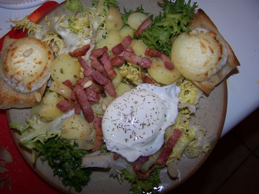 Patates douces au four, œuf sur le plat et lard - Recette