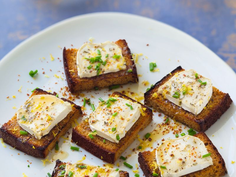 Coeur De Chèvre Sur Canapés De Pain Dépices Recette De