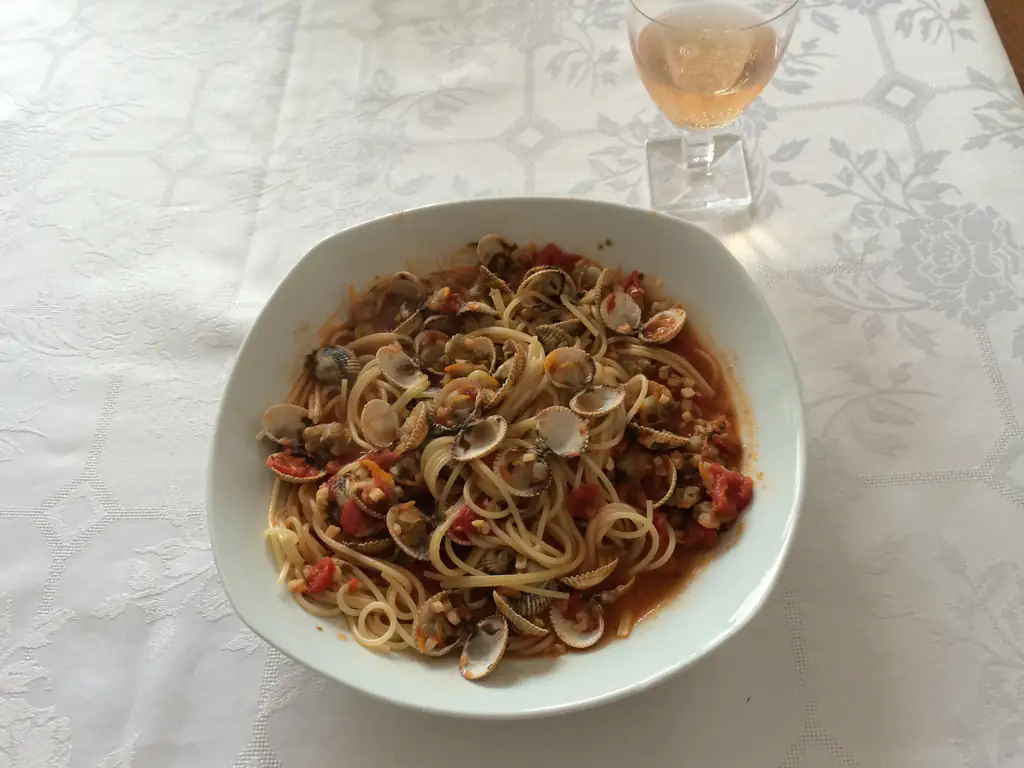 spaghetti à la vongole (aux palourdes)