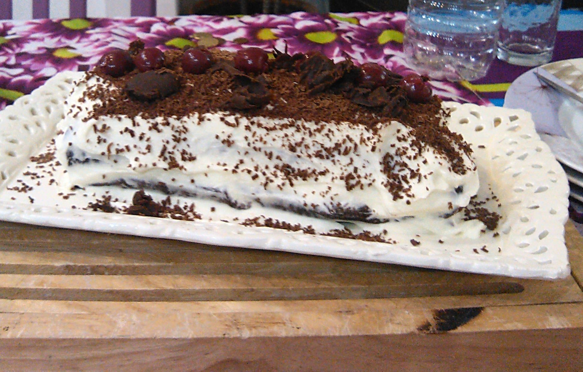 Bûche forêt noire : Recette de Bûche forêt noire - Marmiton