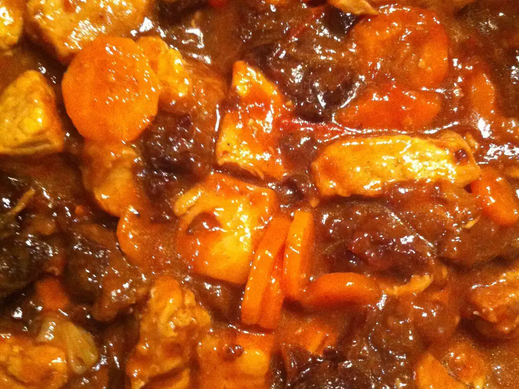 tajine de porc aux pruneaux et au miel