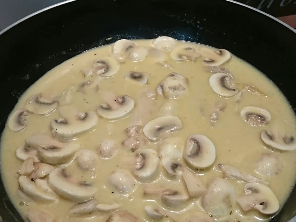 sauce poulette ou comment utiliser les restes d'un poulet rôti