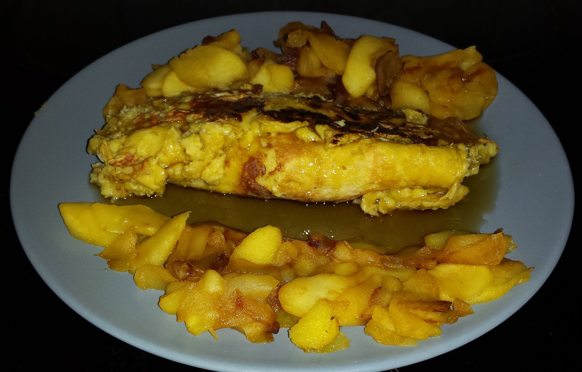 Omelette sucrée aux pommes : Recette de Omelette sucrée aux pommes