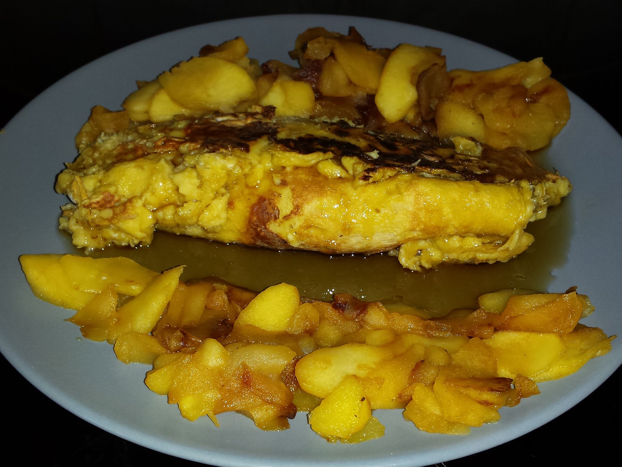 Omelette sucrée aux pommes : Recette de Omelette sucrée aux pommes