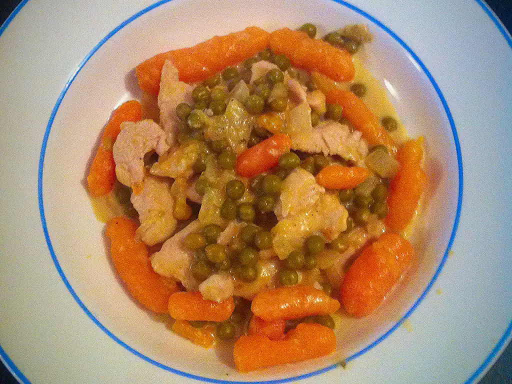 sauté de volaille aux petits pois carottes