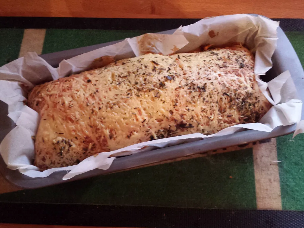 cake salé aux lardons, comté et oignon