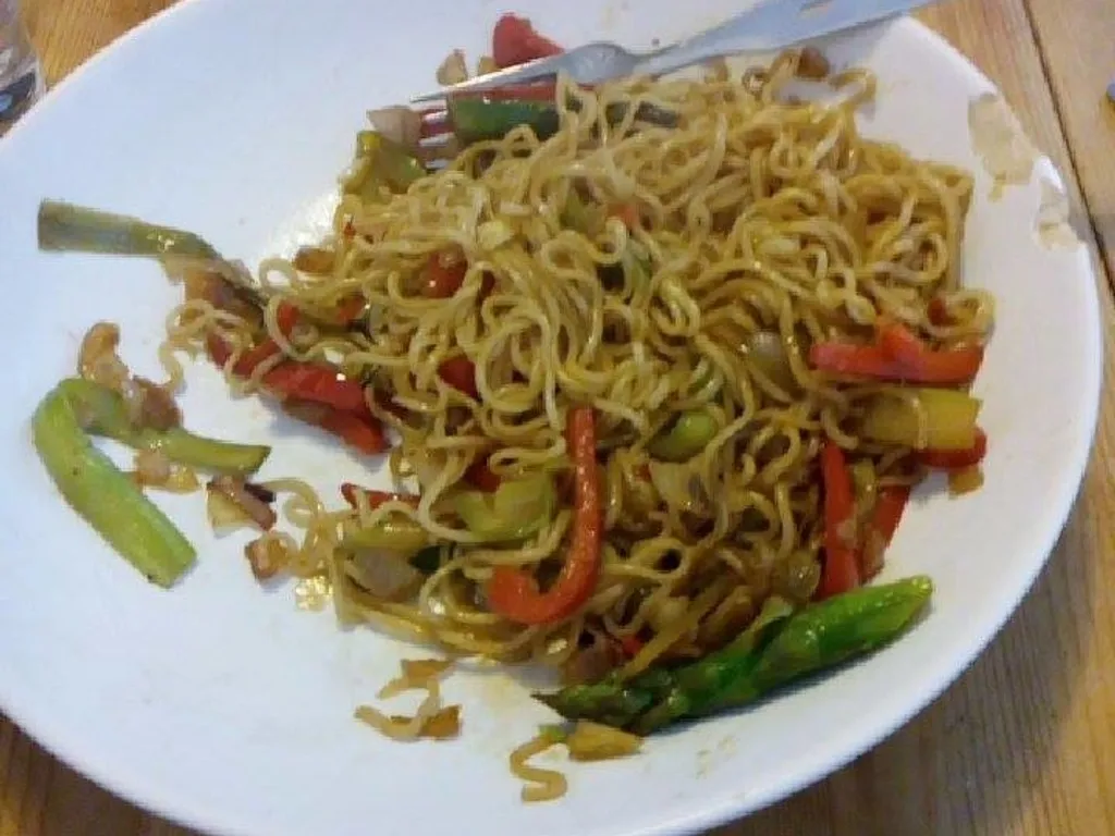 nouilles de printemps aux asperges sautées