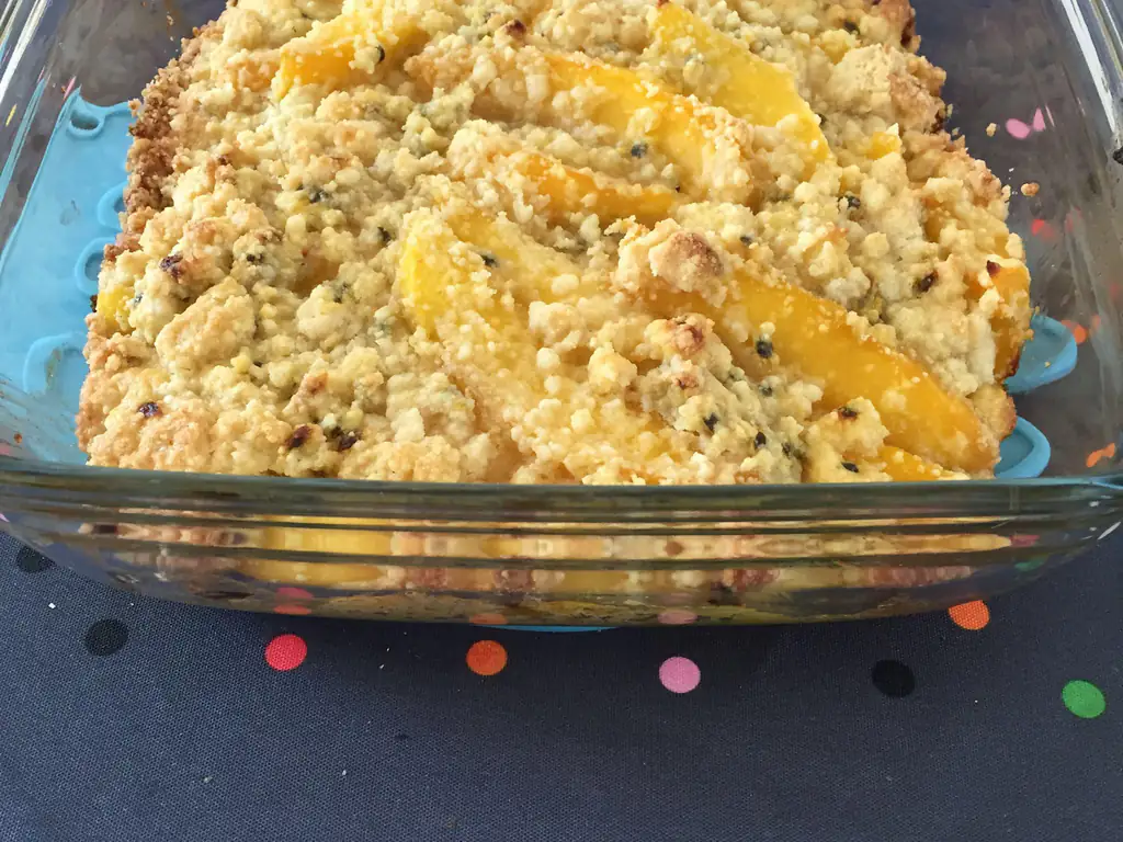 crumble rapide à la mangue et aux fruits de la passion