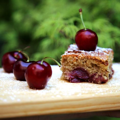 g-teau-d-licieux-aux-cerises-et-amandes-recette-de-g-teau-d-licieux