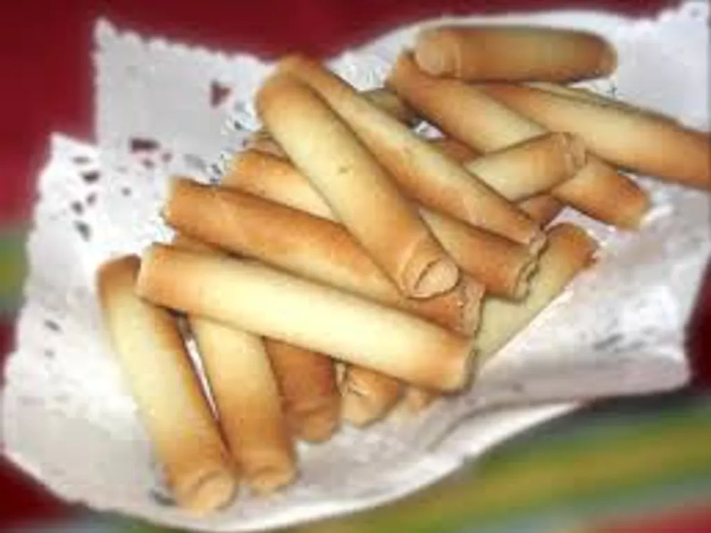 tuiles roulées en cigarettes