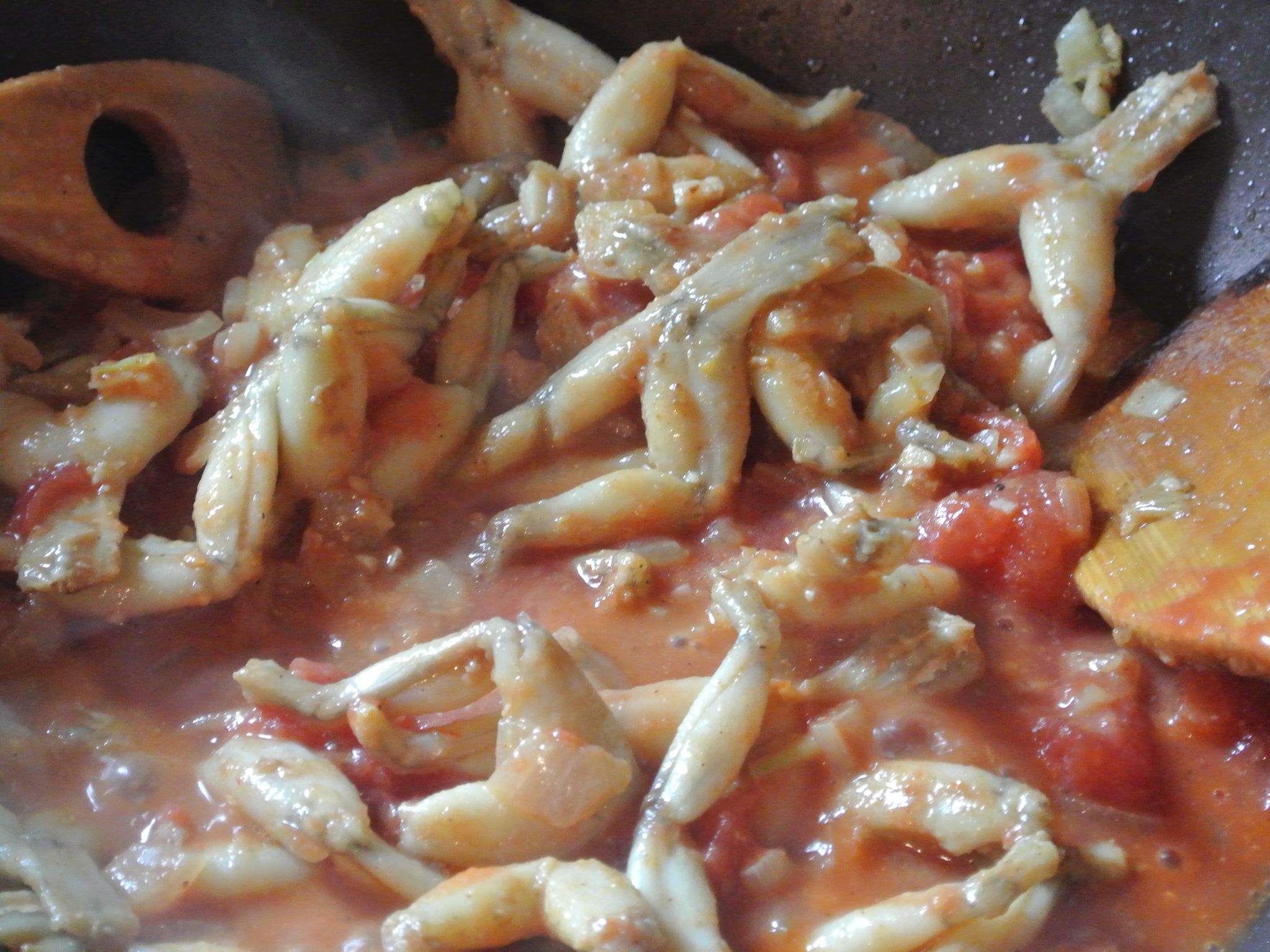 Cuisses de grenouilles sauce tomate à la diable Recette de Cuisses de