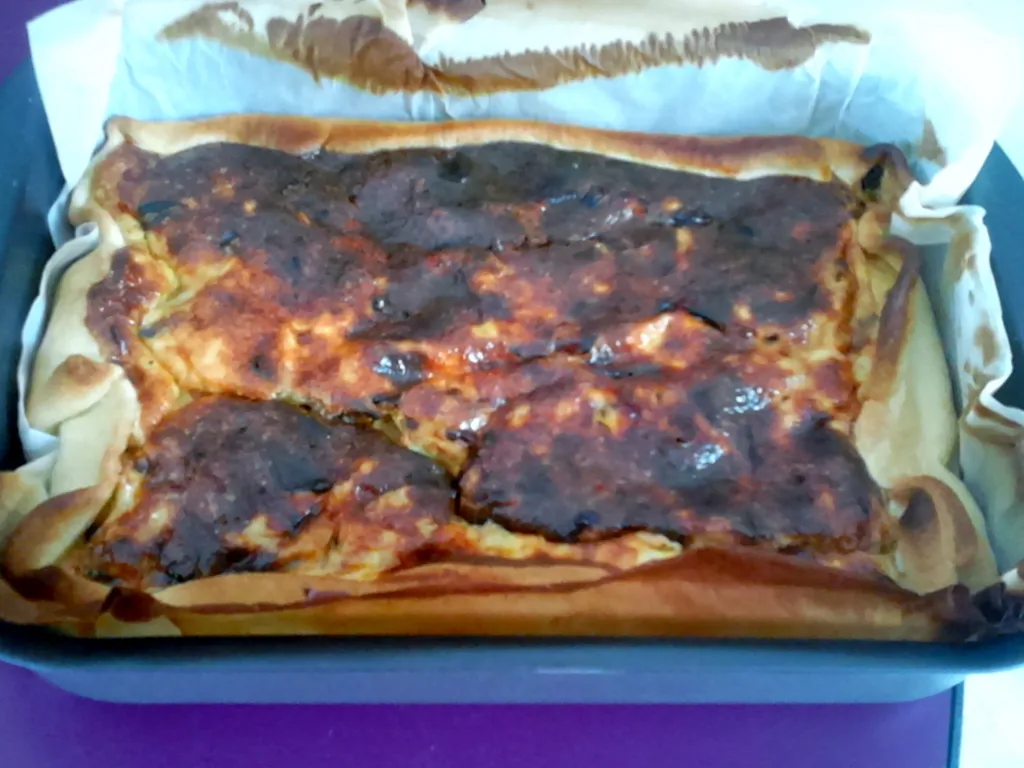 quiche au thon, oignons, blanc de poulet