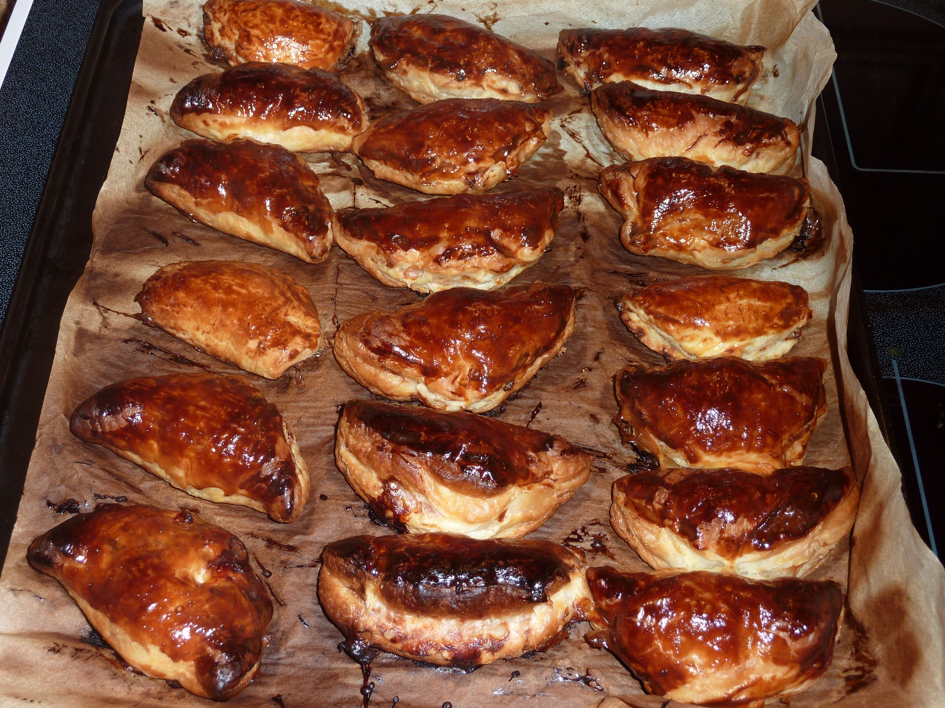 Pâtés de viande à la chair de saucisse Recette de Pâtés de viande à